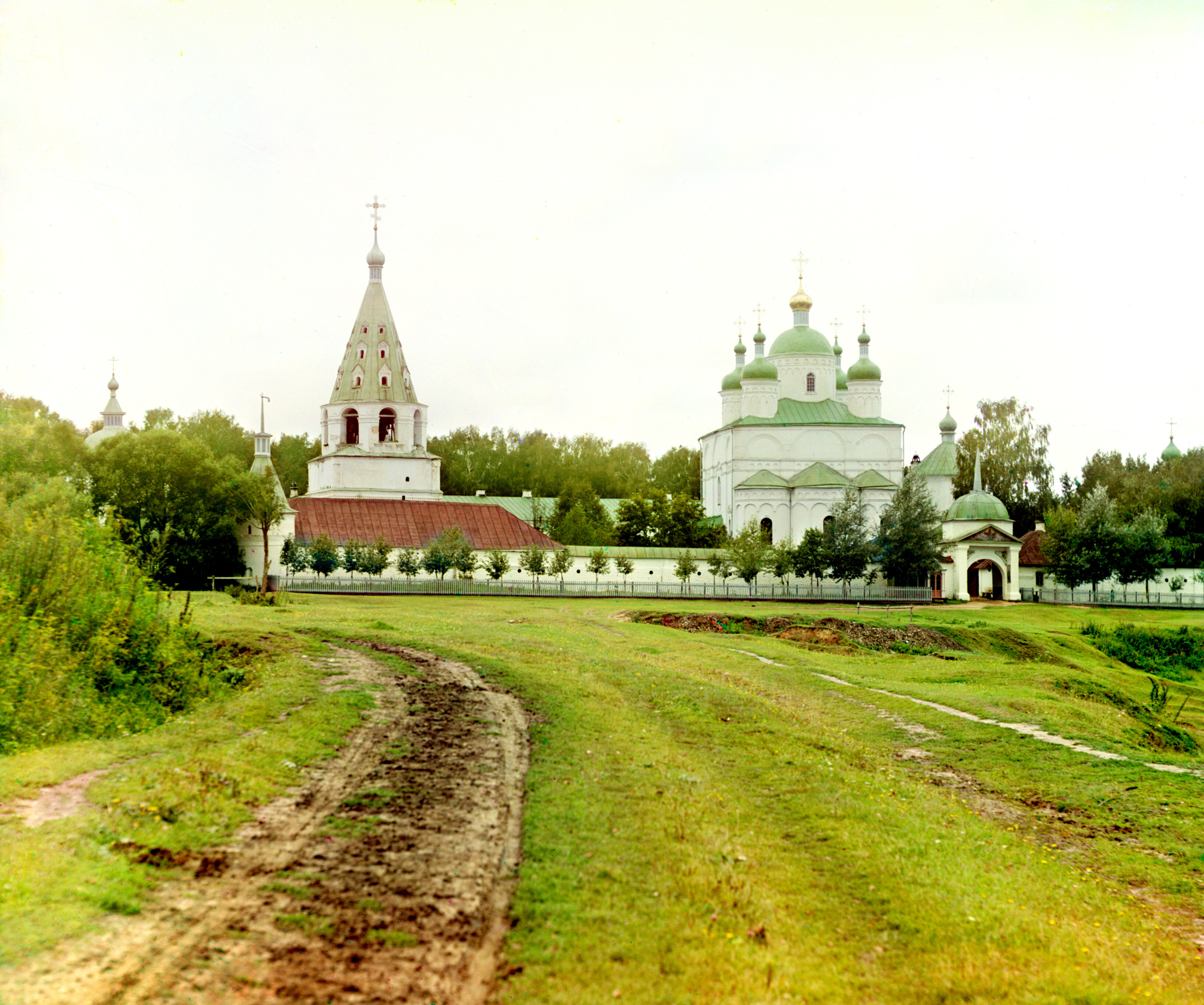 Общий вид Ферапонтовского монастыря под Можайском. Бородино, 1911 г., фотограф Сергей Прокудин-Горский
