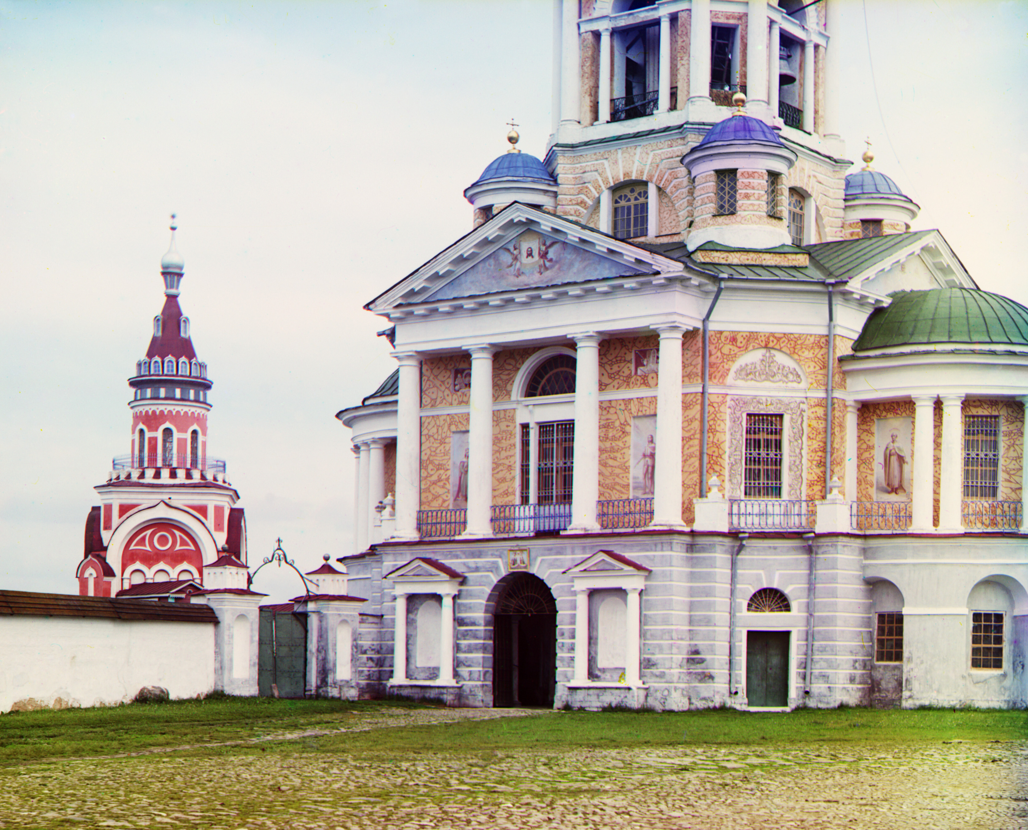 Вход в мужской Борисо-Глебский монастырь Торжок, 1910, фотограф Сергей Прокудин-Горский