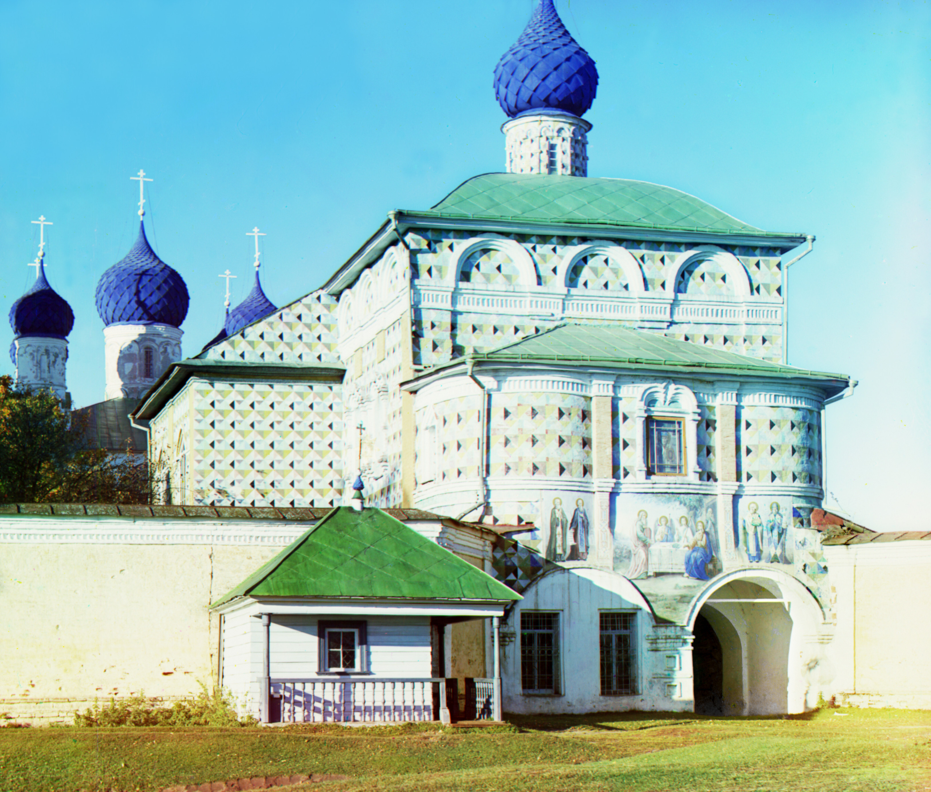 Вход в Никольскую церковь Макарева монастыря., 1910, фотограф Сергей Прокудин-Горский