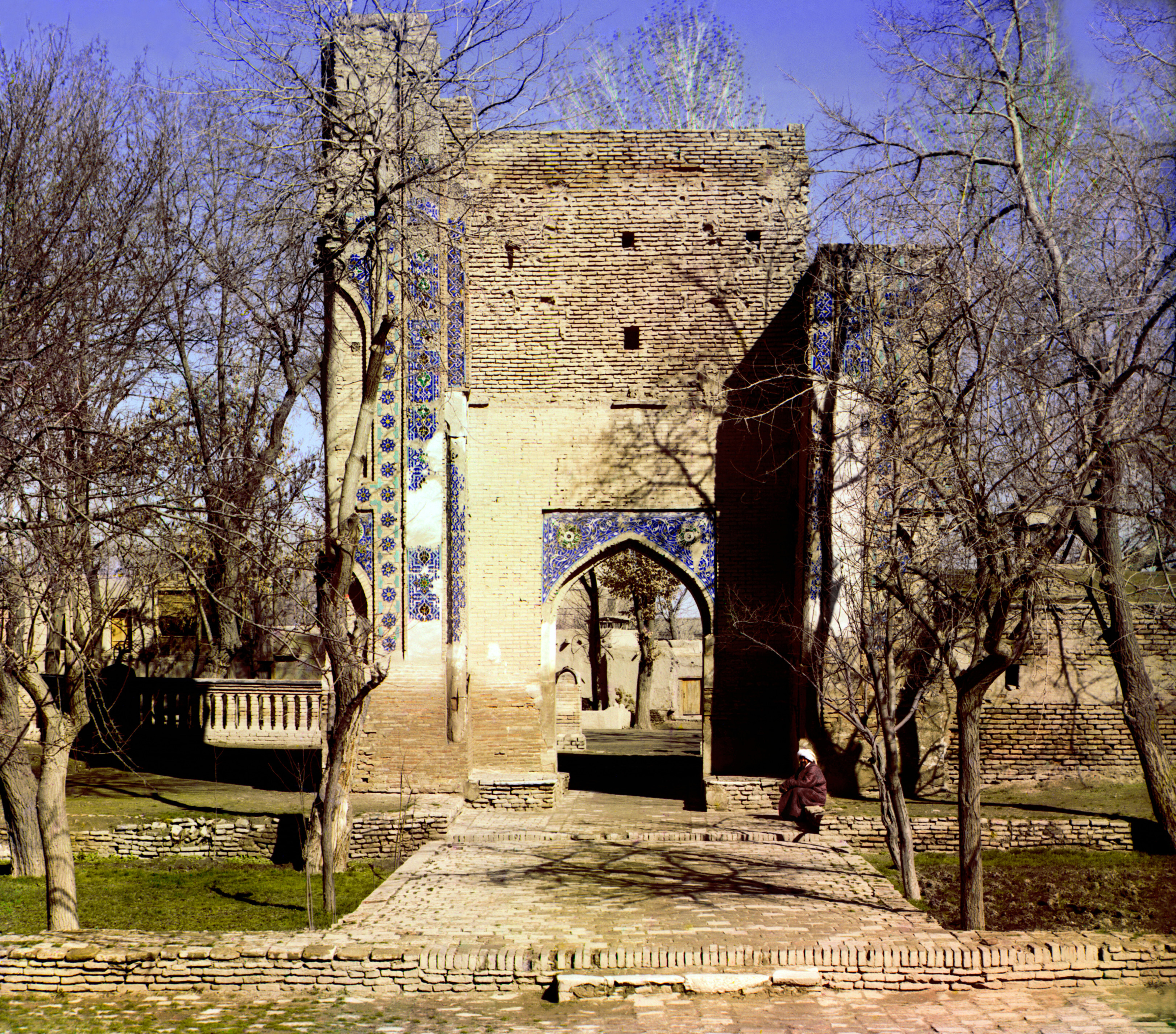 Выход из мечети Гур-Эмир. Самарканд, 1905-1915, фотограф Сергей Прокудин-Горский