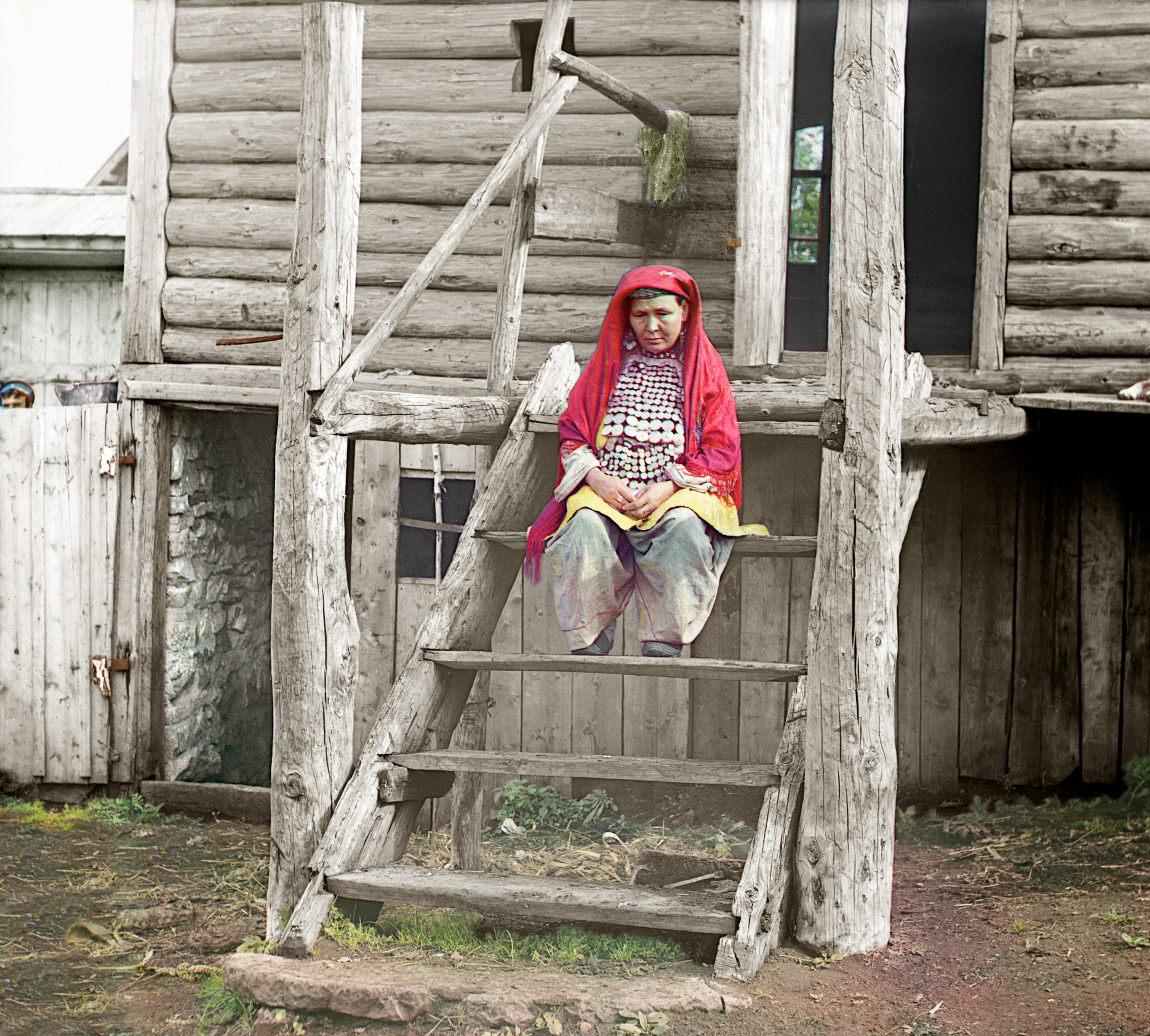 Башкирка в народном костюме, 1910, фотограф Сергей Прокудин-Горский
