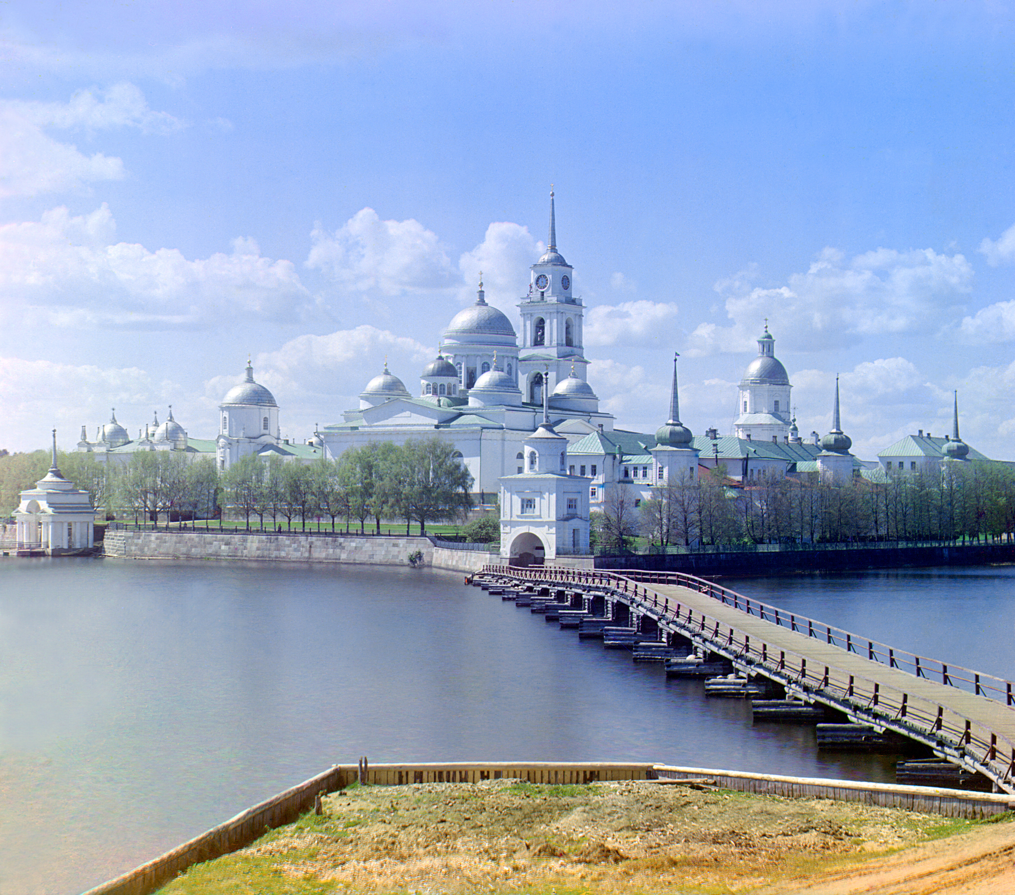 Вид на монастырь со Светлицы, монастырь Святого Нила Столбенского, озеро Селигер, 1910, фотограф Сергей Прокудин-Горский