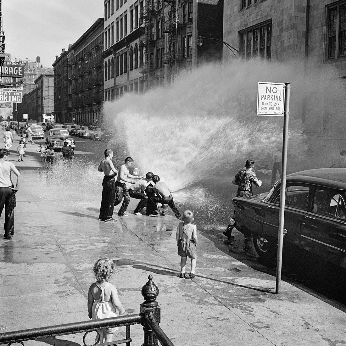 Июнь 1954 г., Нью-Йорк, штат Нью-Йорк. Фотограф Вивиан Майер