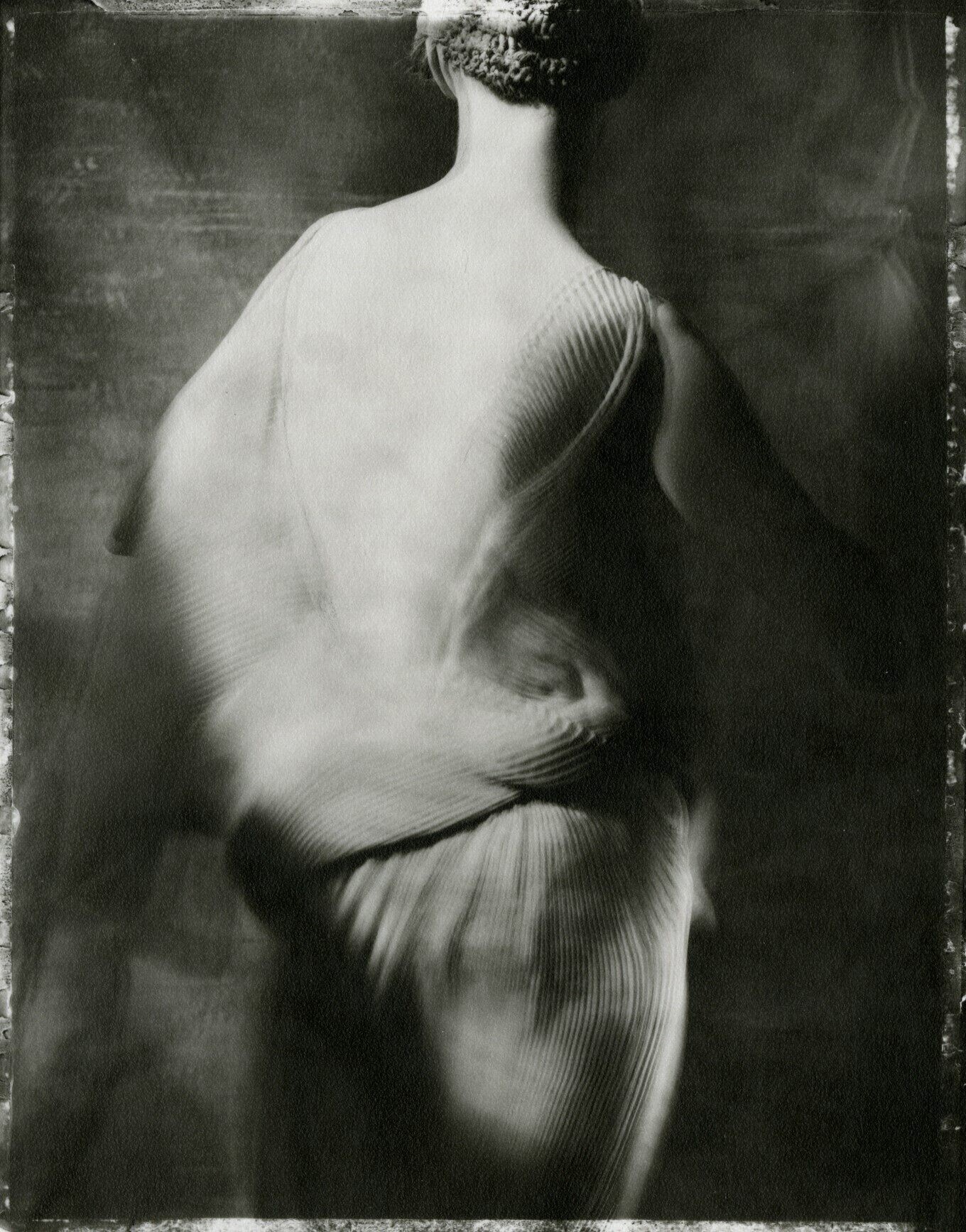 Шифоновое платье, 1995 год. Фотограф Сара Мун