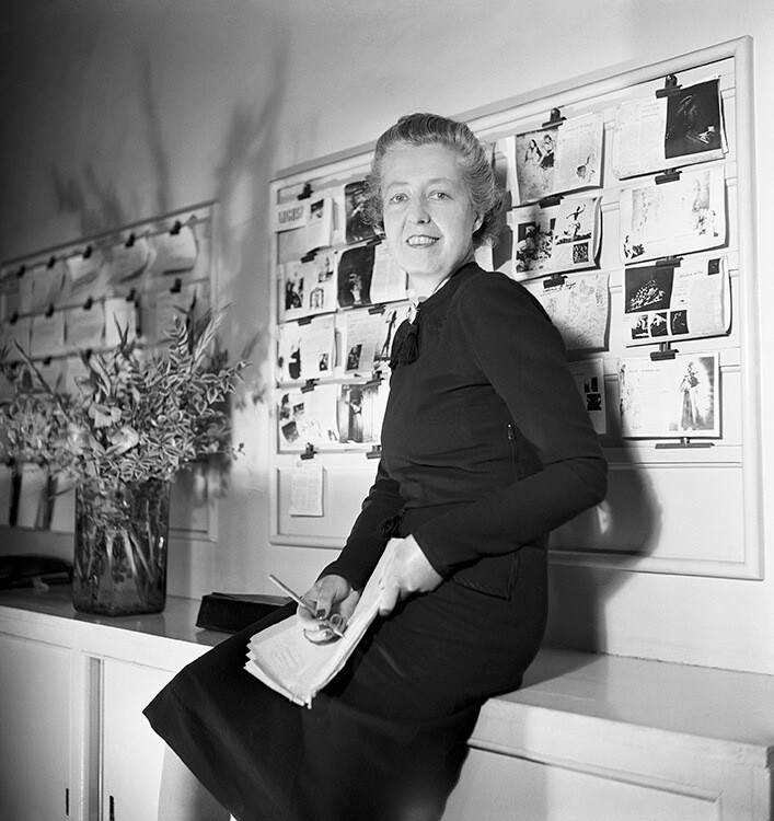 Журналист и редактор Vogue Одри Уизерс, 1 мая 1950 г. Фотограф Норман Паркинсон