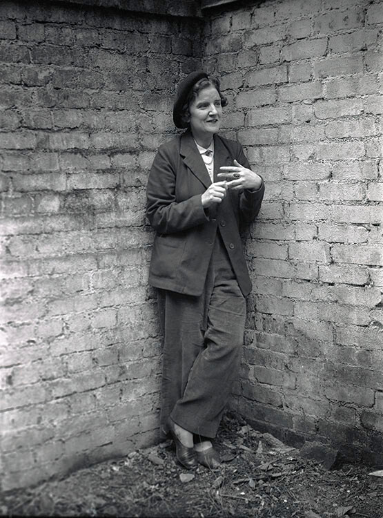 Ирландский литературный критик Энид Старки для Vogue, 1951 год. Фотограф Норман Паркинсон