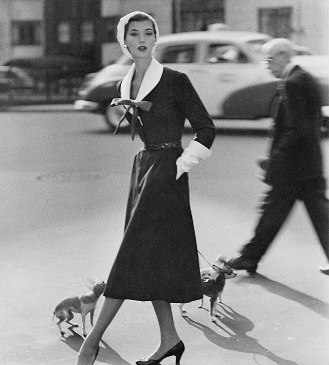 Барбара Маллен с собаками для Vogue в Нью-Йорке, 1952 год. Фотограф Норман Паркинсон