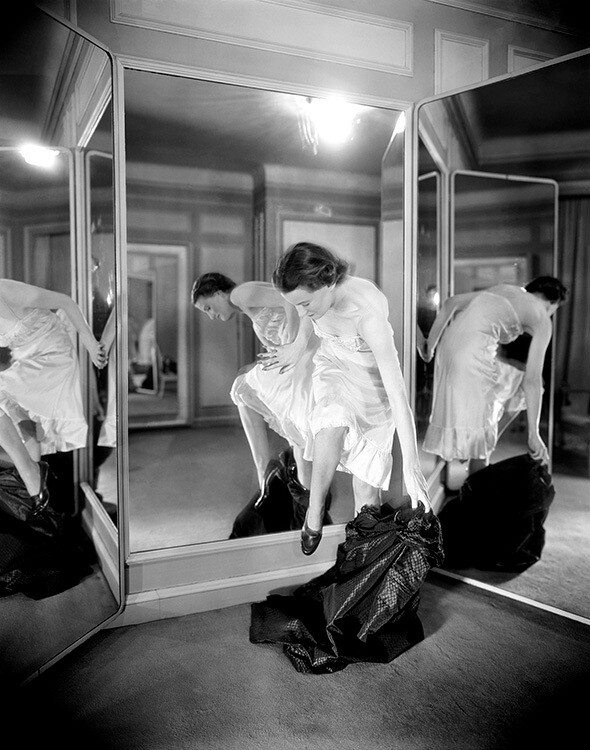 Венда Паркинсон во время фотосессии для Vogue, 10 ноября 1948 года. Фотограф Норман Паркинсон