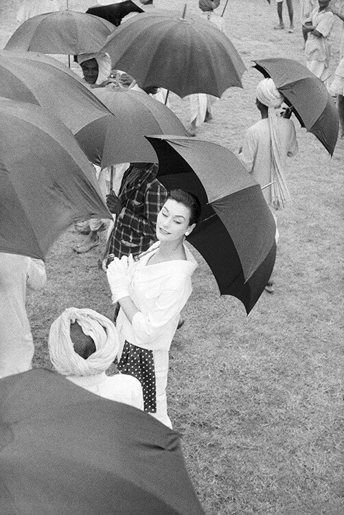 Ирландка Энн Ганнинг в Индии для Vogue, ноябрь 1956 года. Фотограф Норман Паркинсон