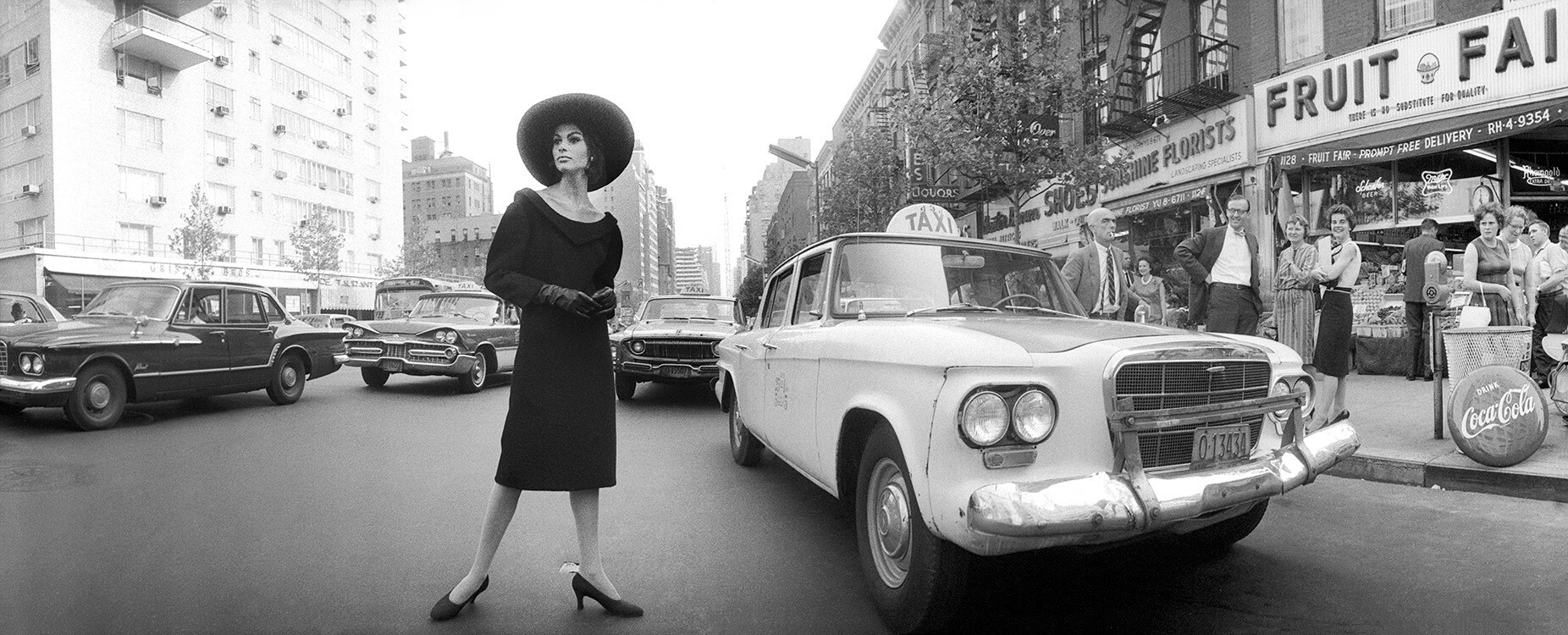 На улице Нью-Йорка для Queen, 1963 год. Фотограф Норман Паркинсон