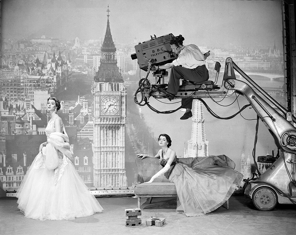 Рэйчел Фицджеральд для Vogues Export Book с участием BBC, июнь 1953 года. Фотограф Норман Паркинсон