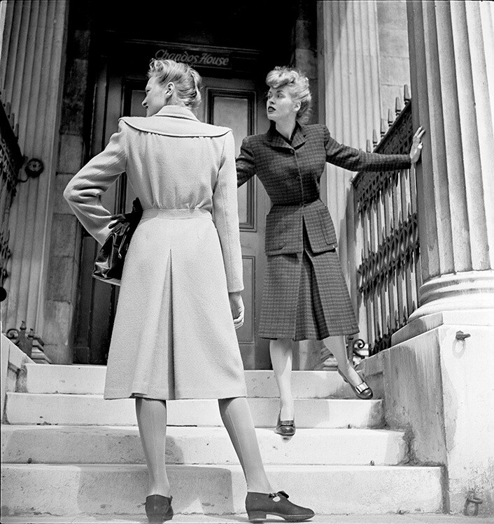 Реклама Bon Marché Liverpool в сюртуках из коллекции Dorville Autumn 1943. Vogue, октябрь 1943 года. Фотограф Норман Паркинсон