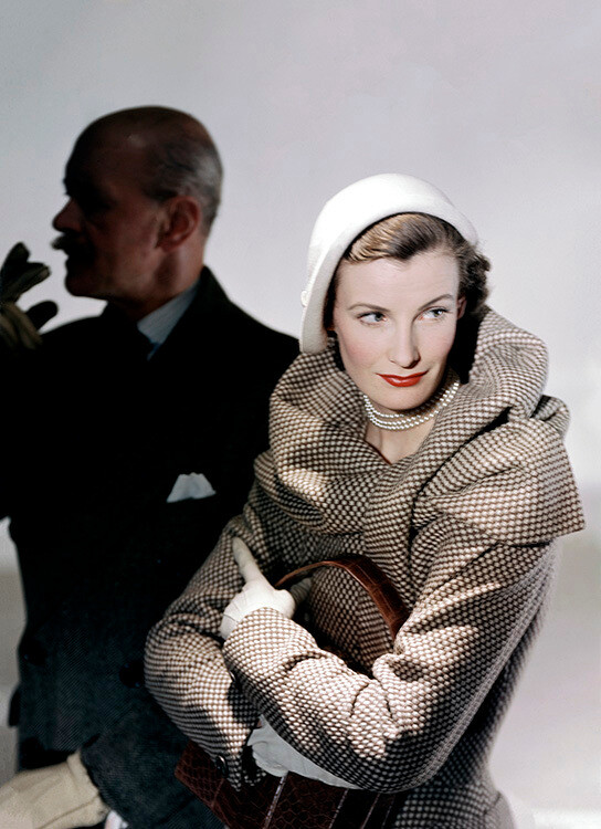 Венда Паркинсон в пальто Hardy Amies на обложке мартовского номера Vogue за 1949 год. Фотограф Норман Паркинсон