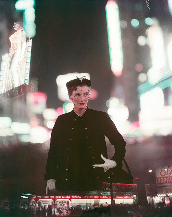 Венда Паркинсон на Таймс-сквер для Vogue, 1 сентября 1949 года. Фотограф Норман Паркинсон