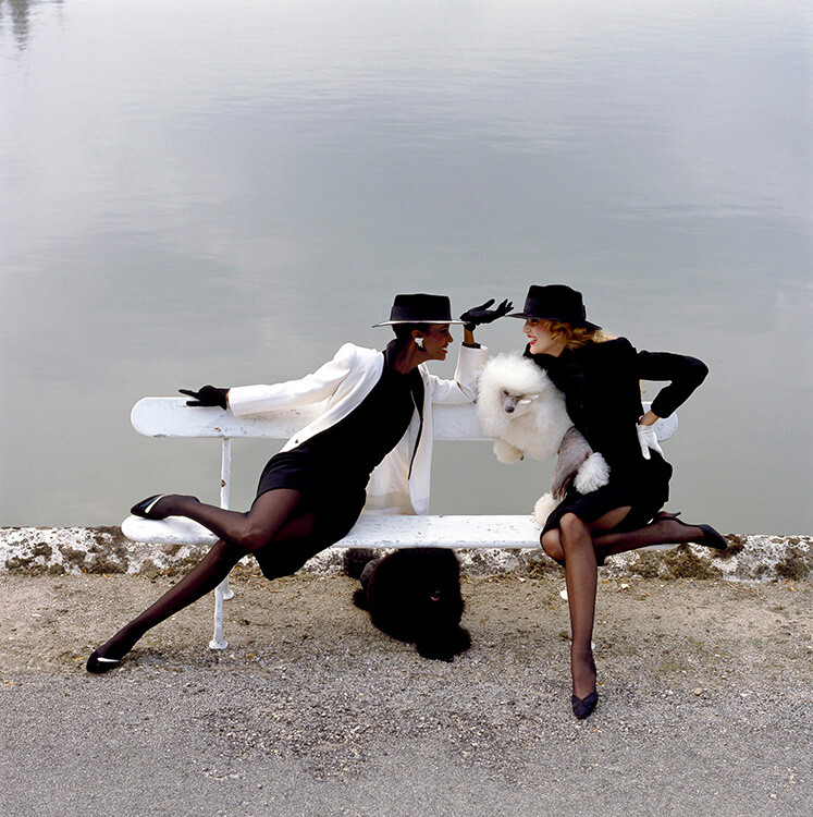 Иман и Джерри Холл в Париже в коллекции Vogue Magaze, весна 1982 года. Фотограф Норман Паркинсон