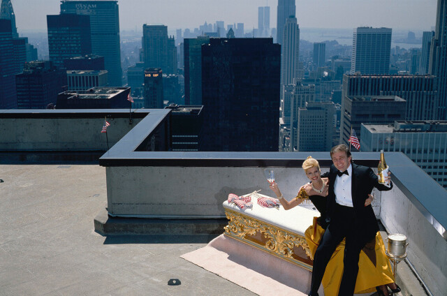 Дональд Трамп с женой Иваной на крыше в Манхэттене, Нью-Йорк. Фотограф Норман Паркинсон