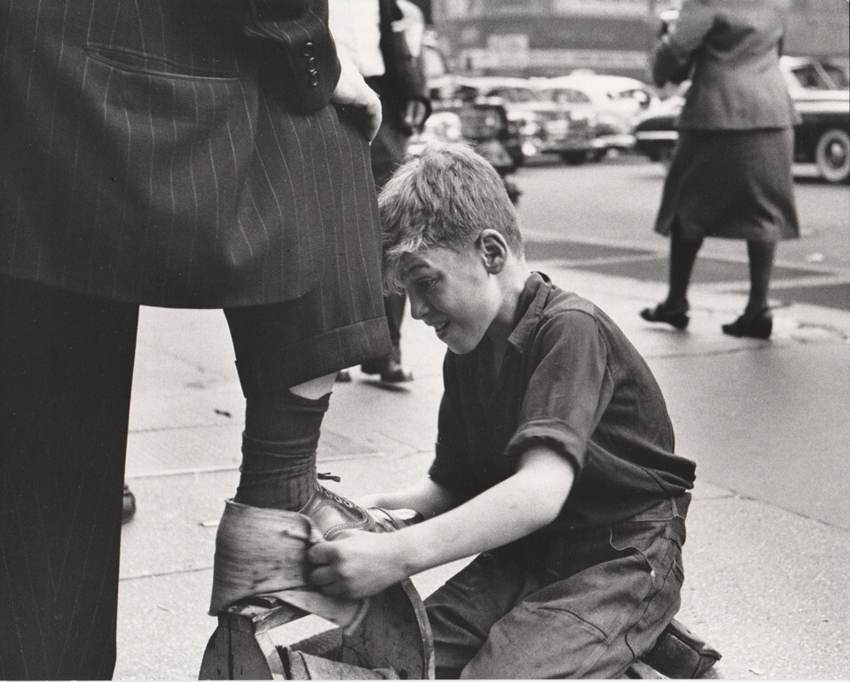 Фотосерия Чистильщик обуви, Нью-Йорк, 1947 год. Фотограф Рут Оркин 