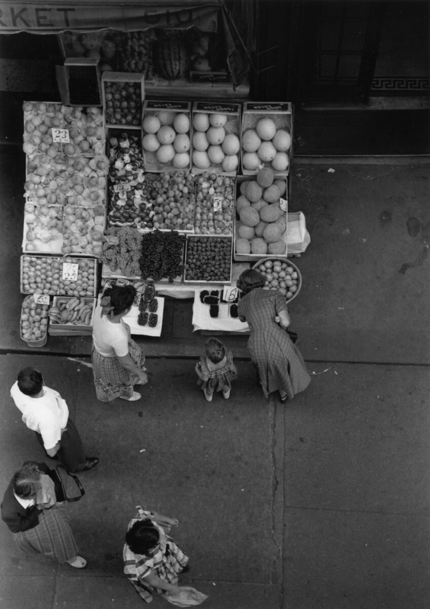 Вид сверху, Fruit Stand, Нью-Йорк, 1948 год. Фотограф Рут Оркин