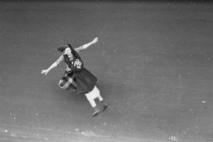 Вид сверху, Девушки кружатся, 1948 год. Фотограф Рут Оркин