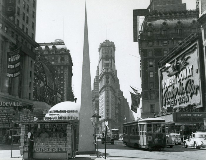 Трилон и Перисфера, Таймс-сквер, Нью-Йорк, 1939 год. Фотограф Рут Оркин