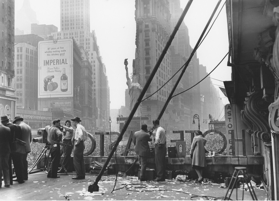 День Победы, Таймс-сквер, Нью-Йорк, 1945 год. Фотограф Рут Оркин