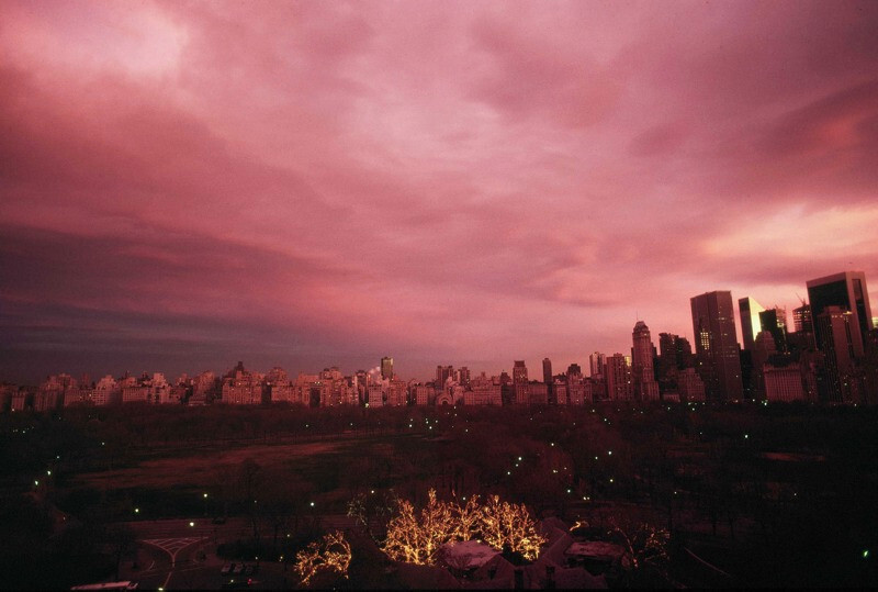 Розовое небо, Нью-Йорк, 1981 год. Фотограф Рут Оркин