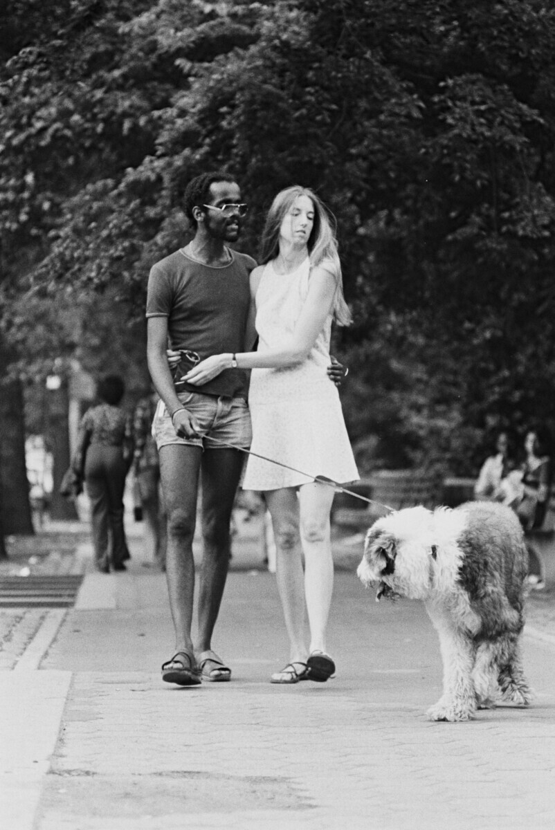 Центральный парк 70-х. Пара с собакой. Фотограф Рут Оркин