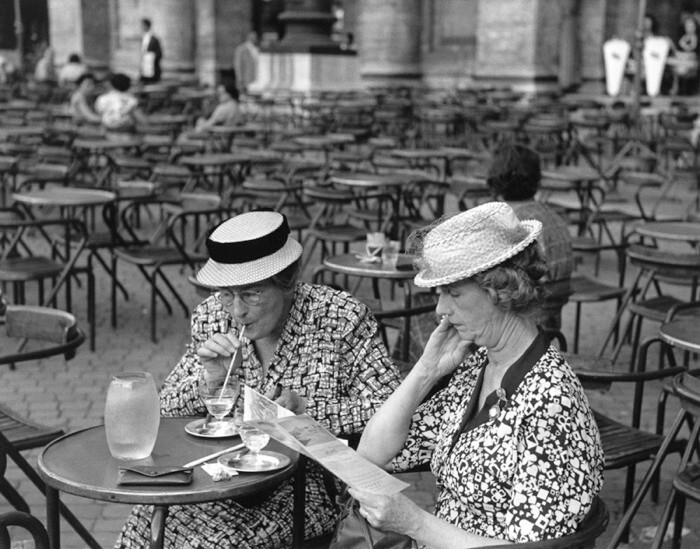 Две американских туристки, Рим, Италия, 1951 год. Фотограф Рут Оркин