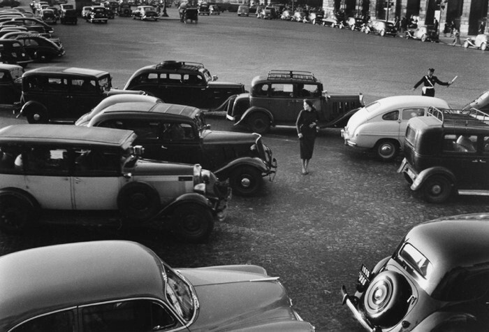 Джинкс Аллен и машины, Флоренция, 1951 год. Фотограф Рут Оркин