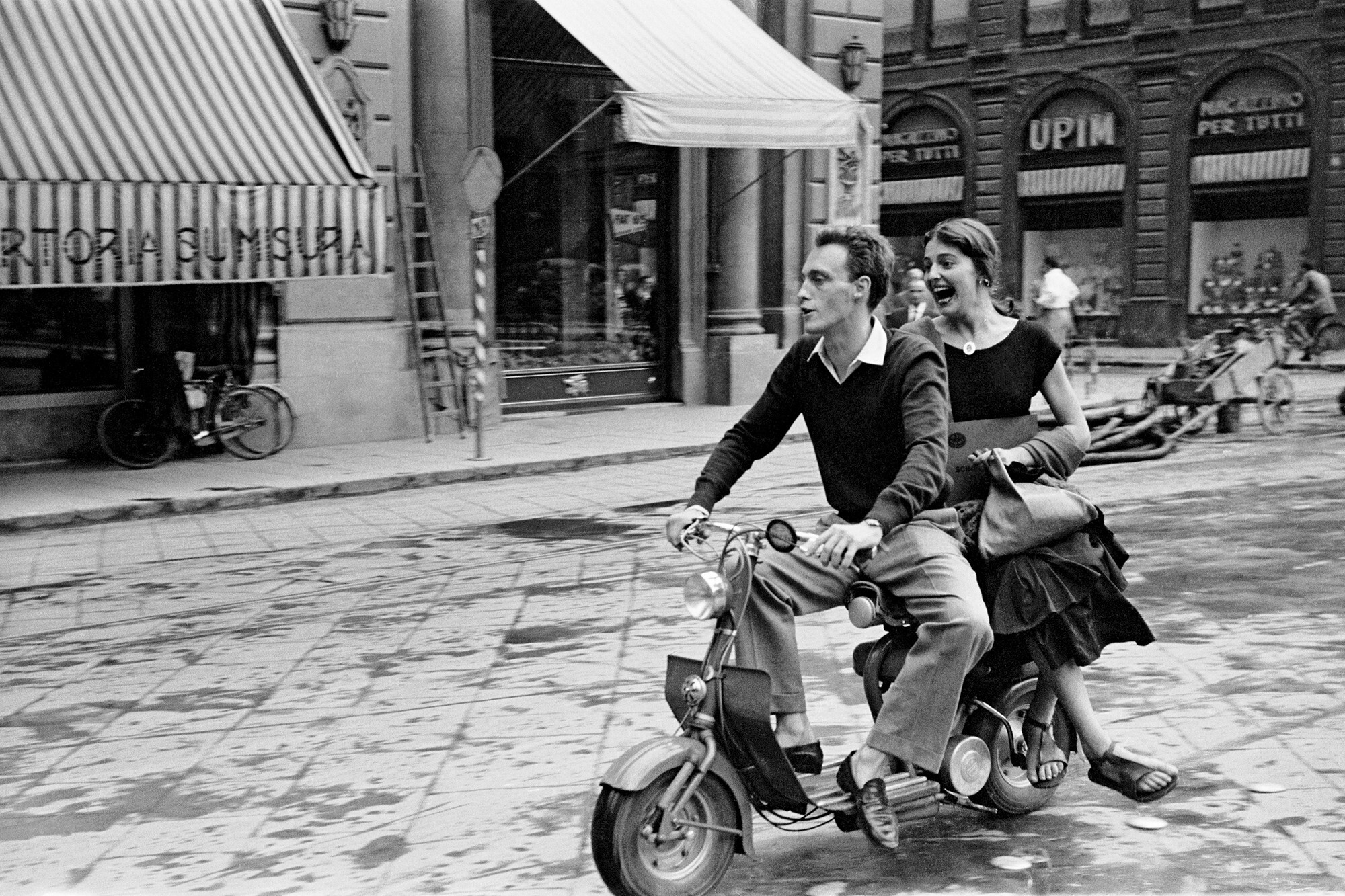 Джинкс и Джастин на скутере, Флоренция, Италия, 1951. Фотограф Рут Оркин