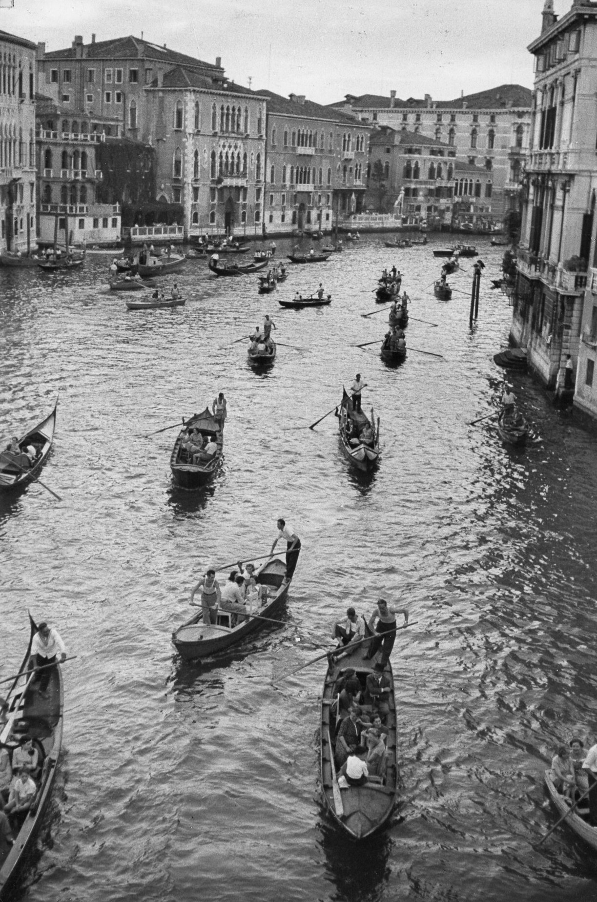 Ежегодная регата на Гранд-канале, Венеция, Италия, 1951 г. Фотограф Рут Оркин
