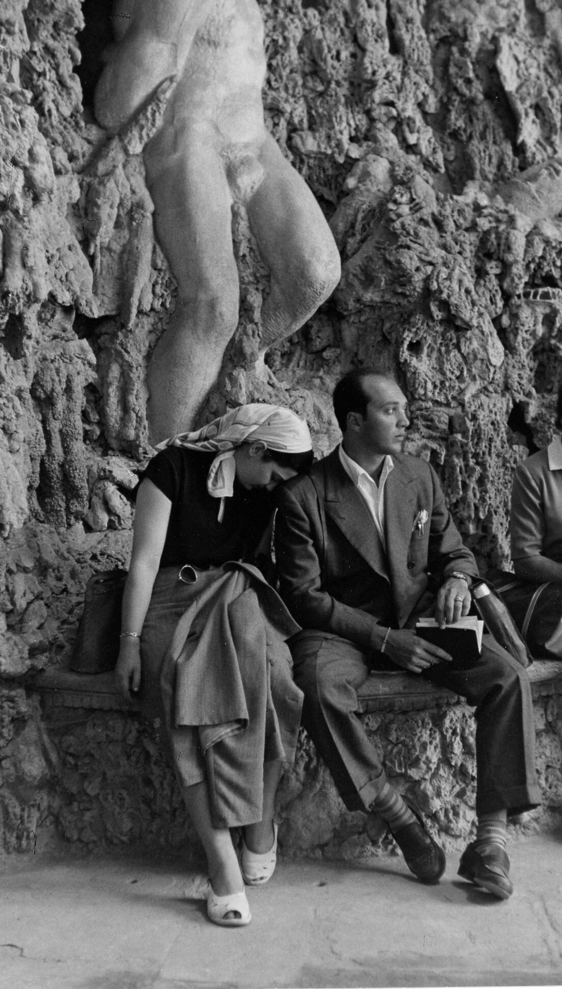 Туристы в гроте дворца Питти, Флоренция, Италия, 1951 год. Фотограф Рут Оркин