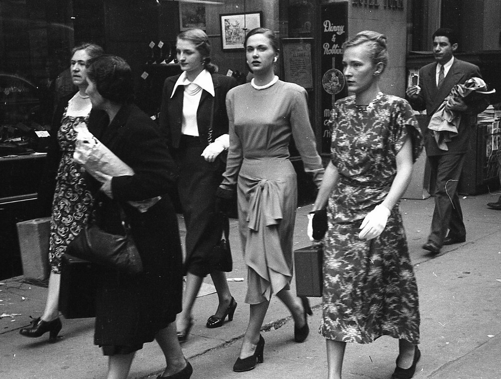 Женщины на улице, Нью-Йорк, 1948 год. Фотограф Рут Оркин