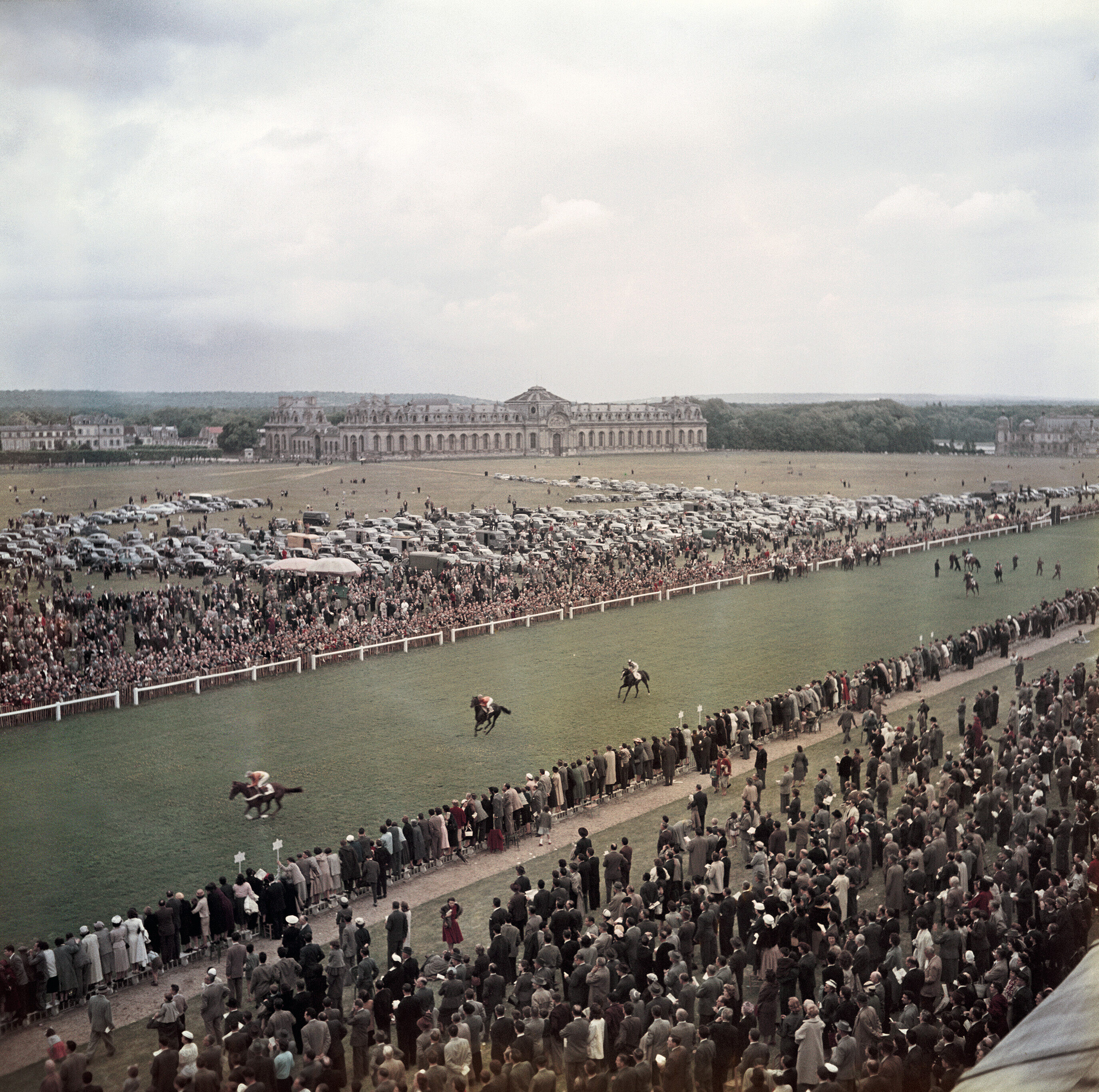 Ипподром Шантильи, 1956 год. Фотограф Слим Ааронс