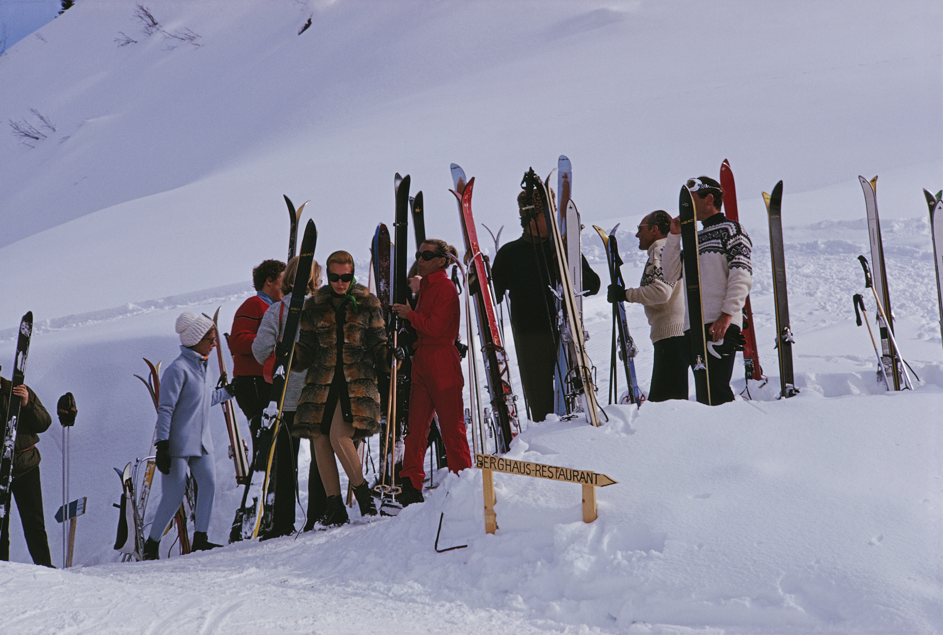 Лыжники в Гштааде, 1969 год. Фотограф Слим Ааронс