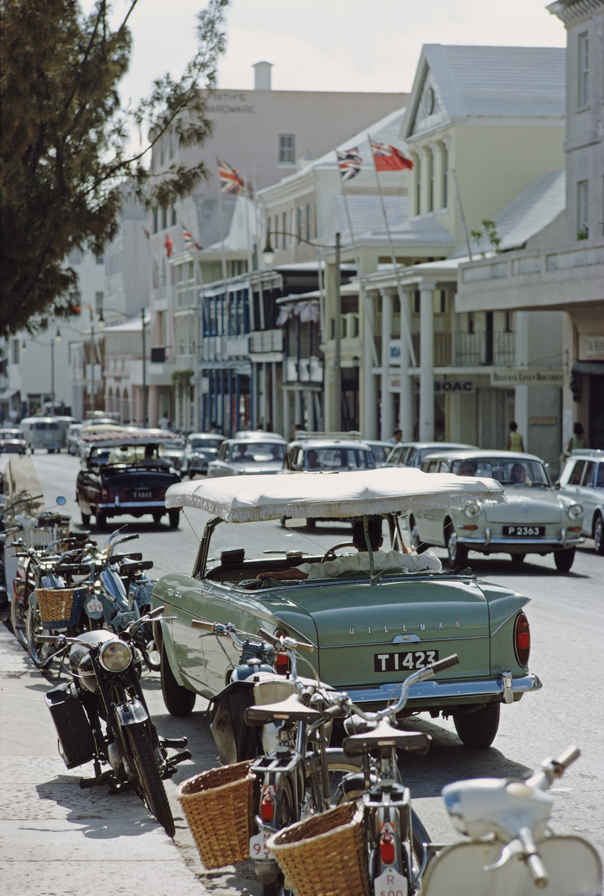 Сцена на Бермудской улице, 1967 год. Фотограф Слим Ааронс