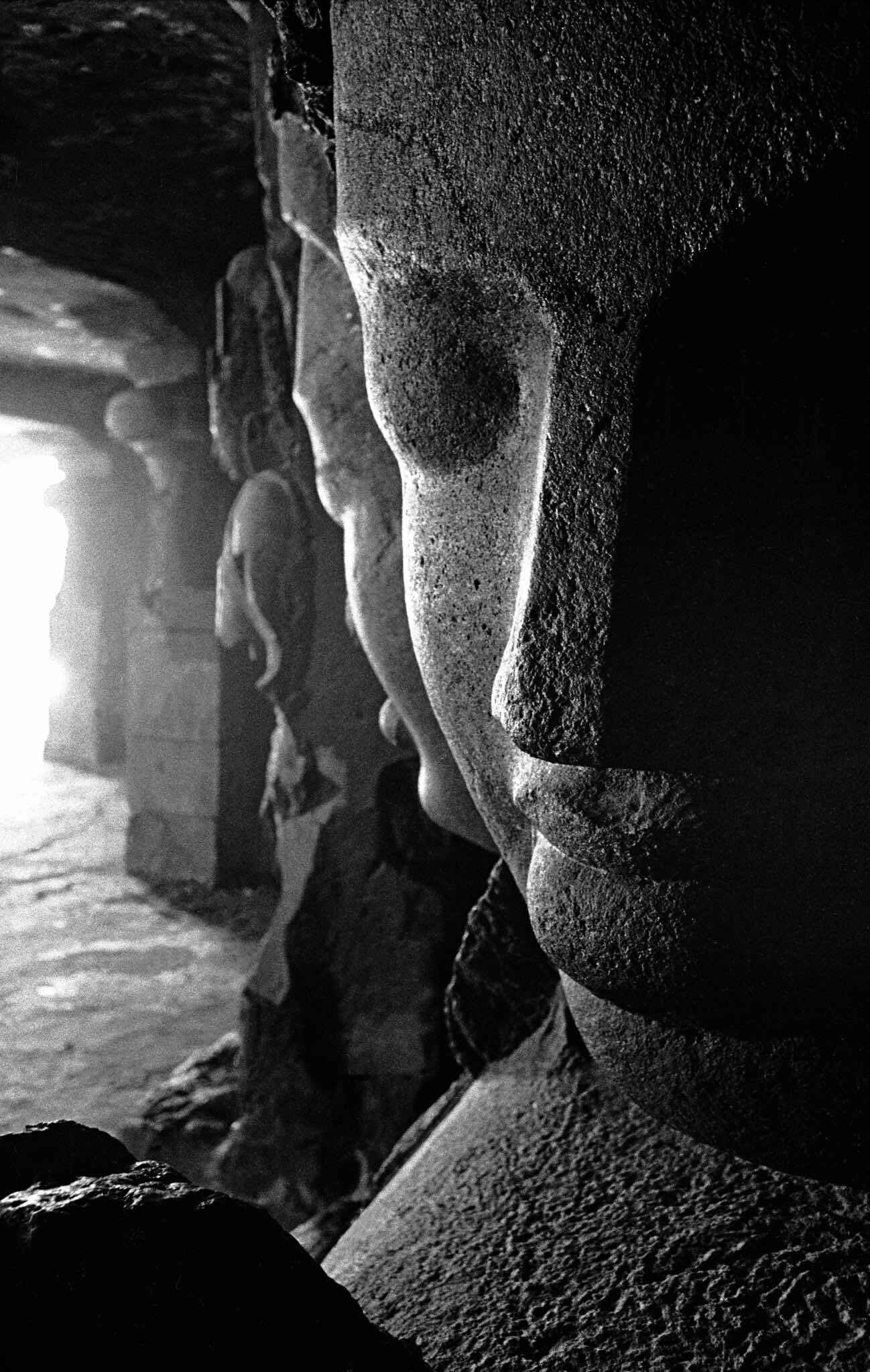 Остров Элефанта, Индия, гигантская скульптура индийской троицы, 1953 год. Фотограф Франк Хорват