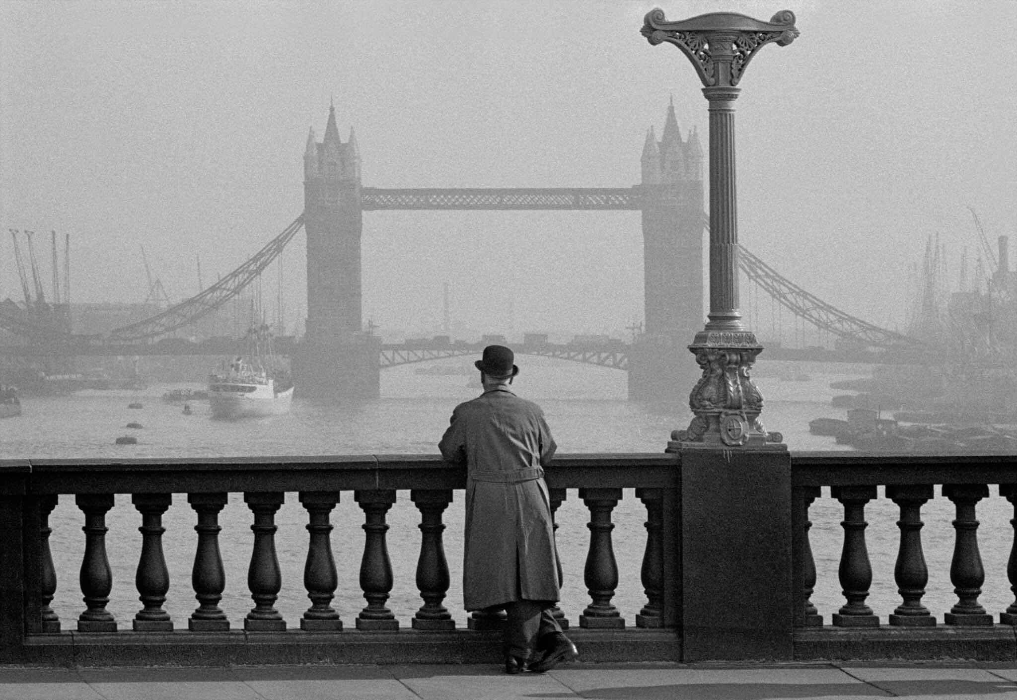 Лондон, Тауэрский мост, вид с Лондонского моста, 1955 год. Фотограф Франк Хорват
