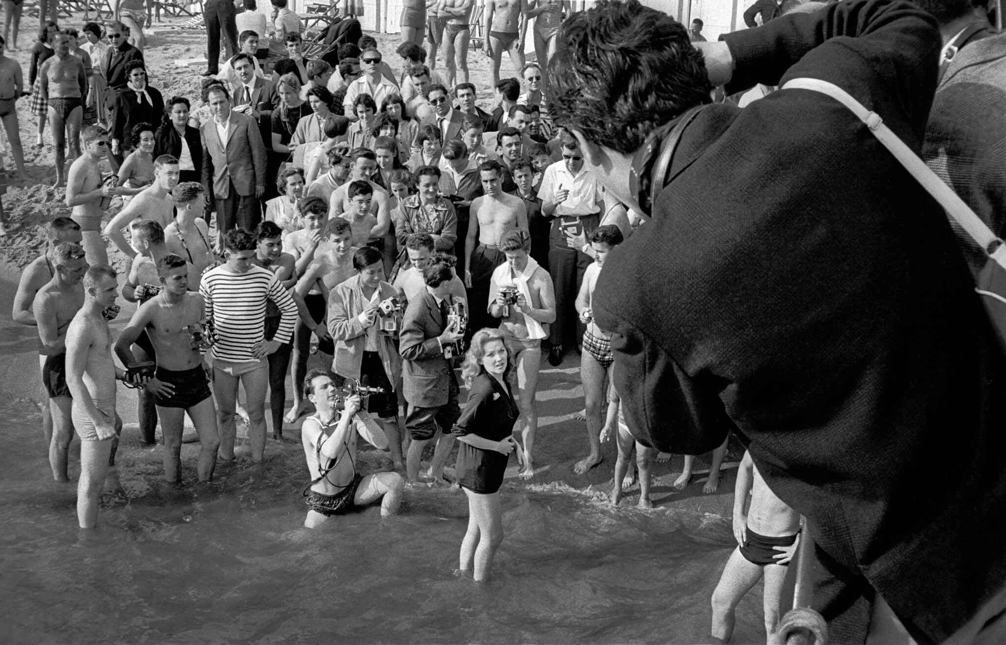 Канны, Франция, фотосессия на кинофестивале, 1950-е годы. Фотограф Франк Хорват