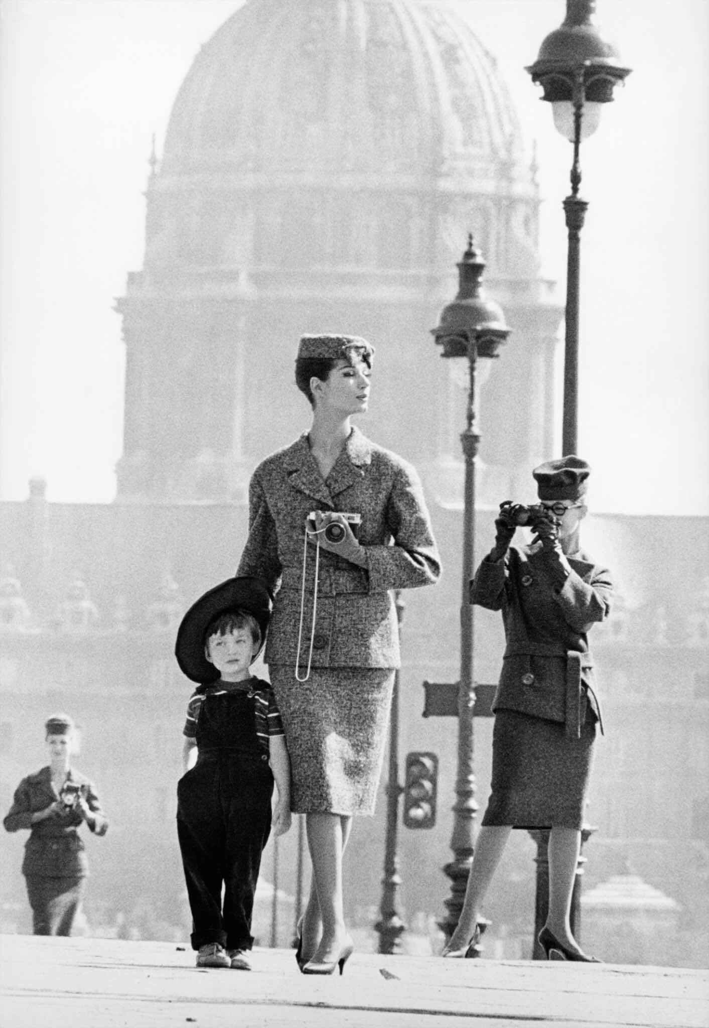Париж, Jardin des Modes, мода в Доме Инвалидов, 1958 год. Фотограф Франк Хорват