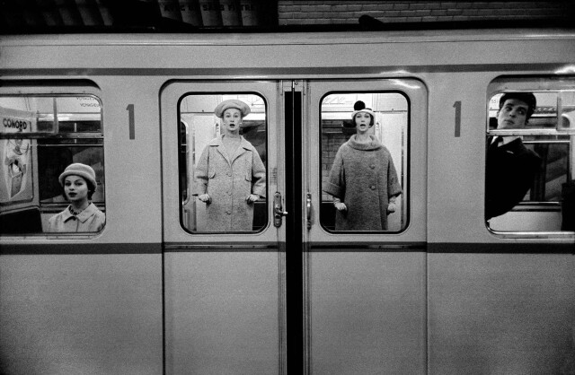Париж, Jardin des Modes, мода в метро, 1958 год. Фотограф Франк Хорват