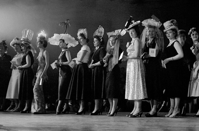 Париж, конкурс шляп, 1956 год. Фотограф Франк Хорват