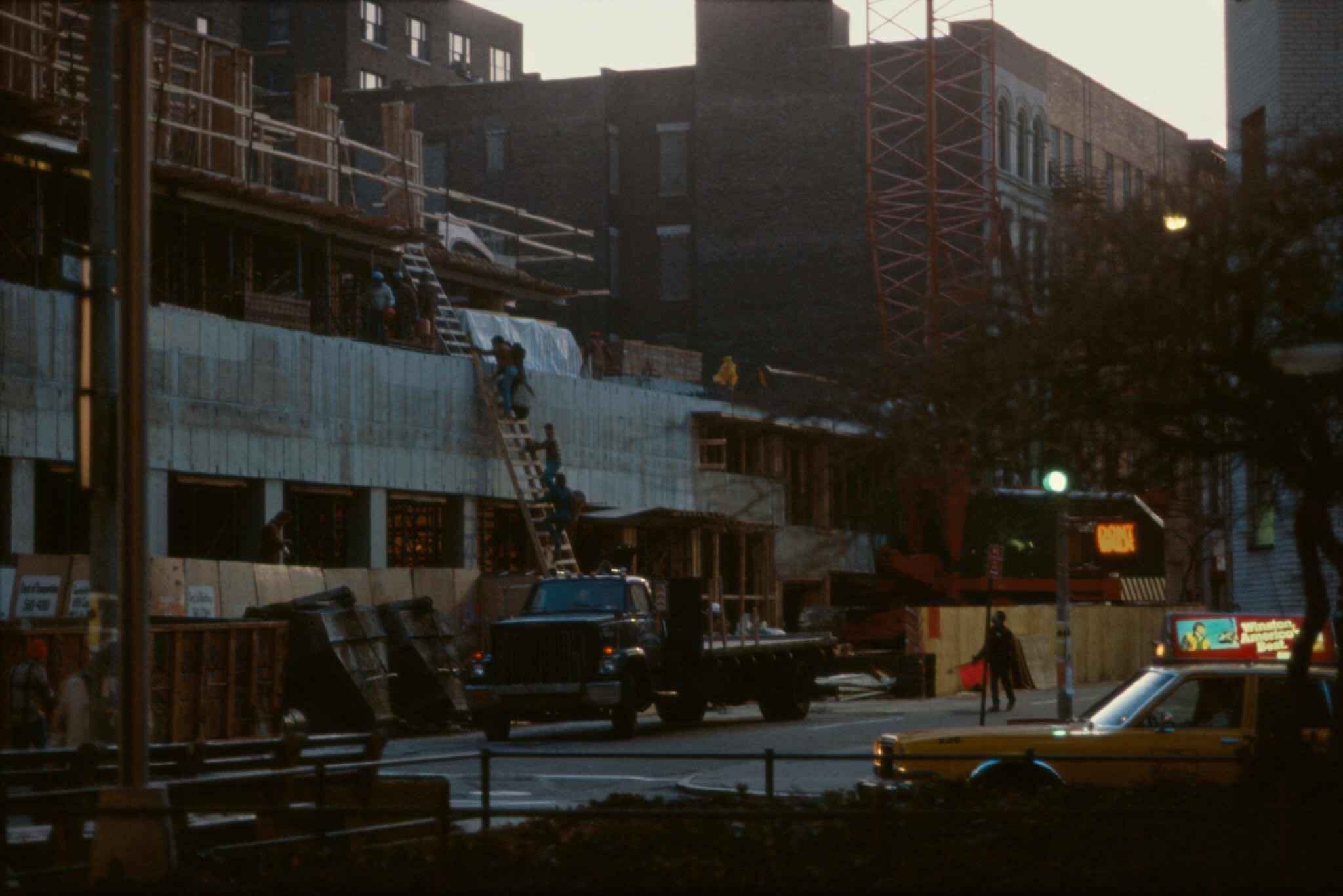 1984 год, Нью-Йорк, западная часть города, на рассвете. Фотограф Франк Хорват