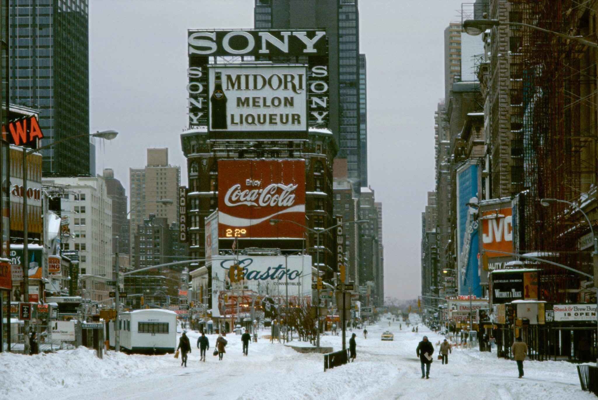 1984 год, Нью-Йорк, Таймс-сквер в снежную бурю. Фотограф Франк Хорват