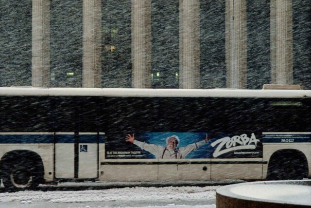 1984, Нью-Йорк, автобус в метель. Фотограф Франк Хорват