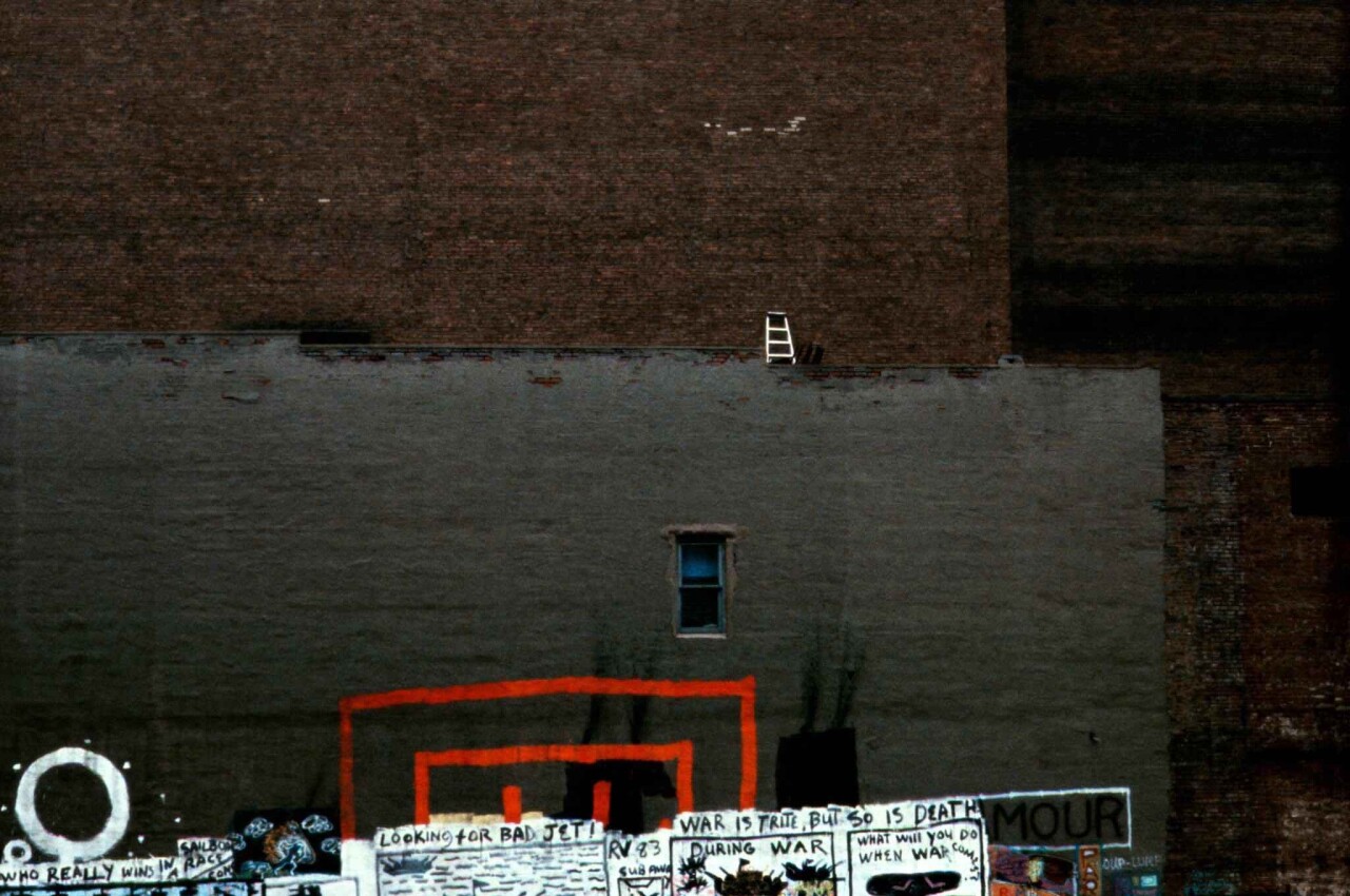 1984, Нью-Йорк, стена, лестница, граффити. Фотограф Франк Хорват