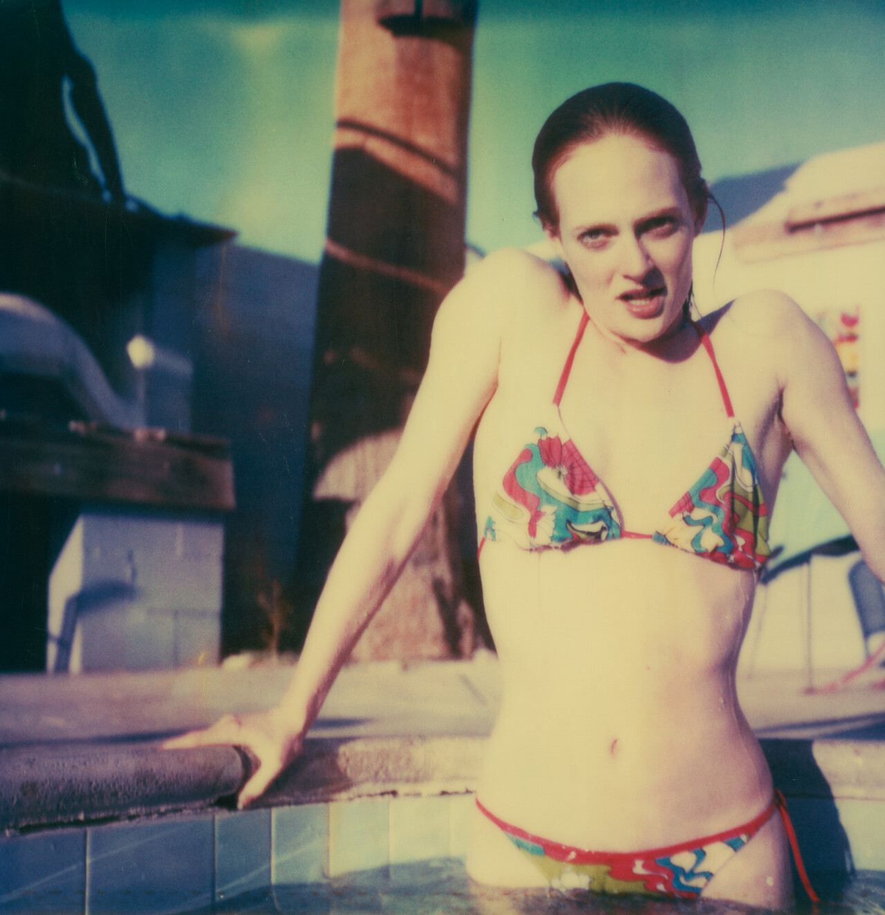 Дейзи в бассейне (Пока смерть не разлучит нас), 2005 г., полароид. Фотограф Стефани Шнайдер