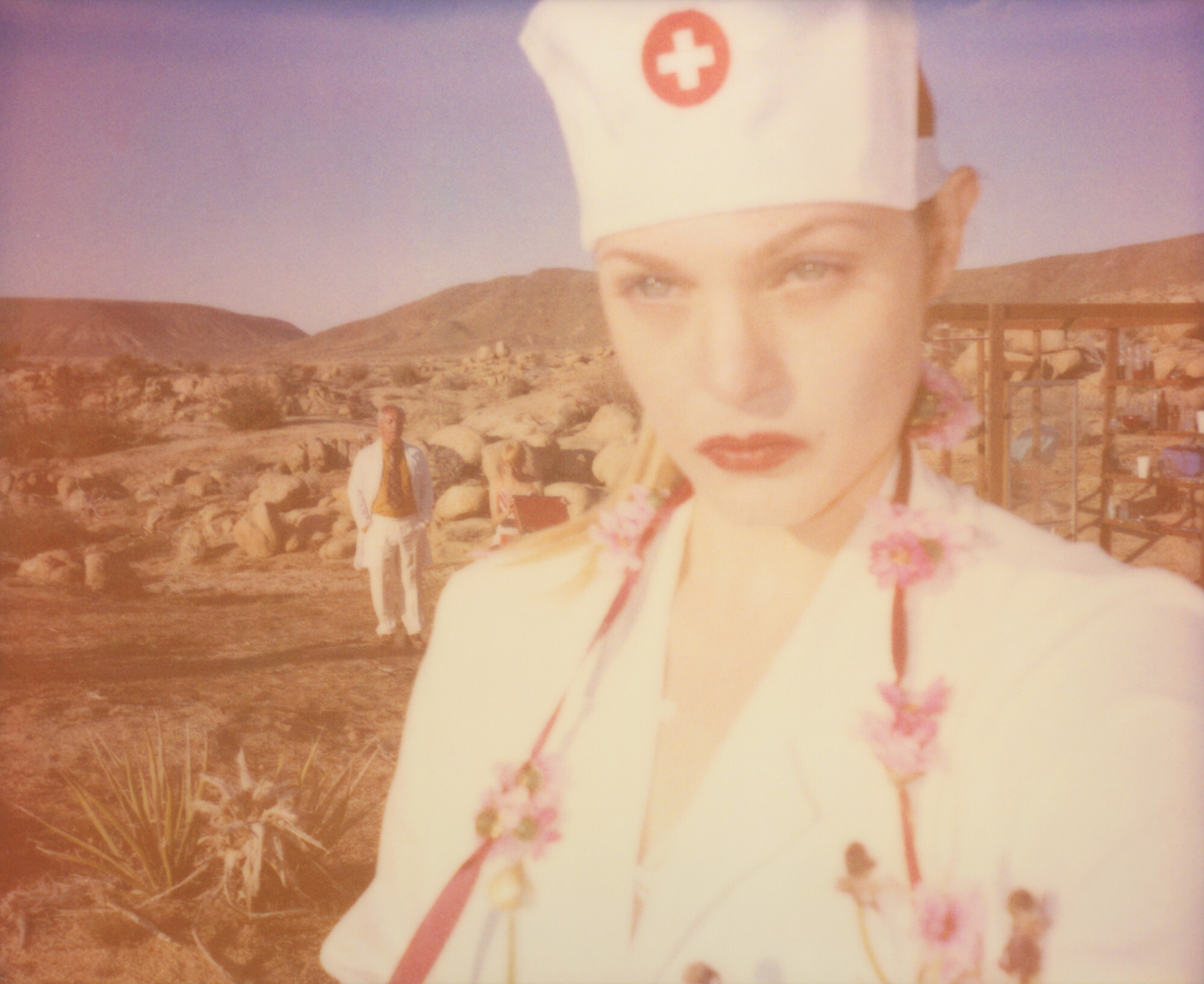 Медсестра (Heathers Dream) из фильма Девушка за белым частоколом , 2013 г., полароид. Фотограф Стефани Шнайдер