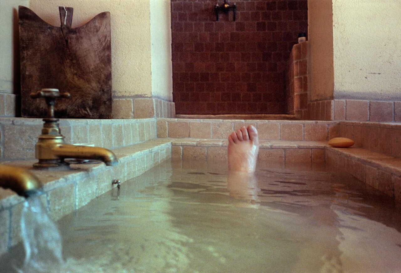 Проект «Ежедневный отчет», Котиньяк, Франция, автопортрет в ванне, апрель, 1999 год. Фотограф Франк Хорват