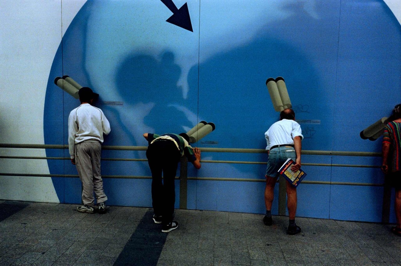 Проект «Ежедневный отчет», Париж, Елисейские поля, магазин на реконструкции, июль, 1999 год. Фотограф Франк Хорват